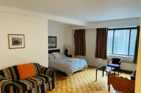 Stylish Montreal Apartment: Comfortable Stay in the Golden Square Mile